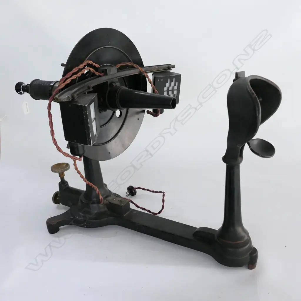 GENERAL OPTICAL CO. 'UNIVERSAL OPTHALMOMETER' PAT. 1911 Image 1++